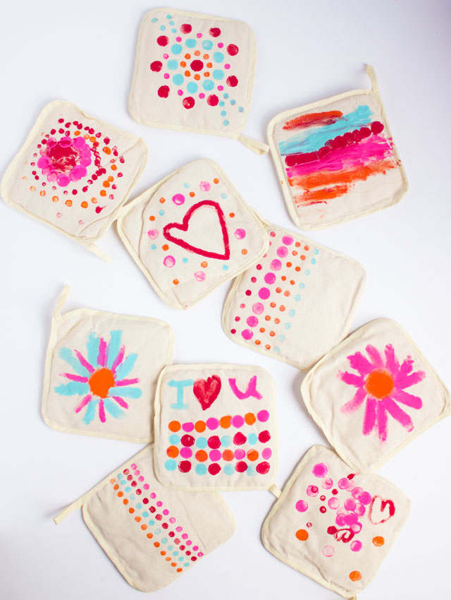 Painted pot holders - fun kids craft for Mother's Day #mothersdaycrafts #mothersdaygifts