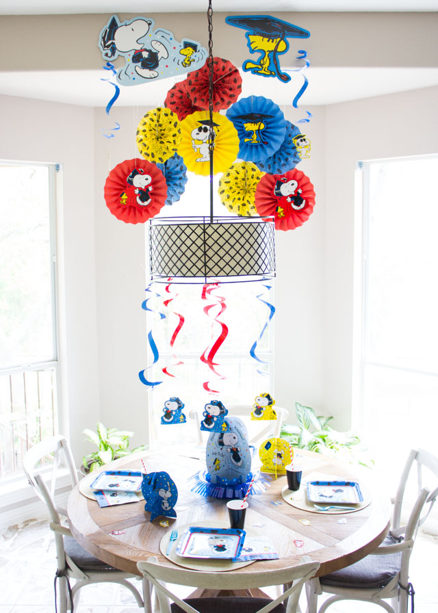 Such a fun kindergarten graduation playdate using Peanuts-themed decor!