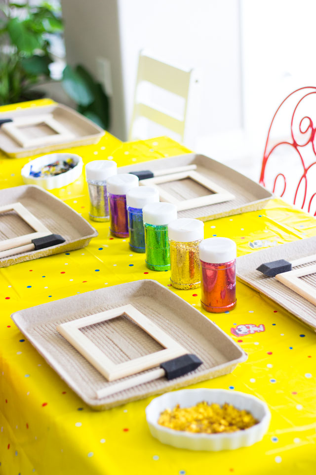DIY glittered picture frames - a fun kids craft!