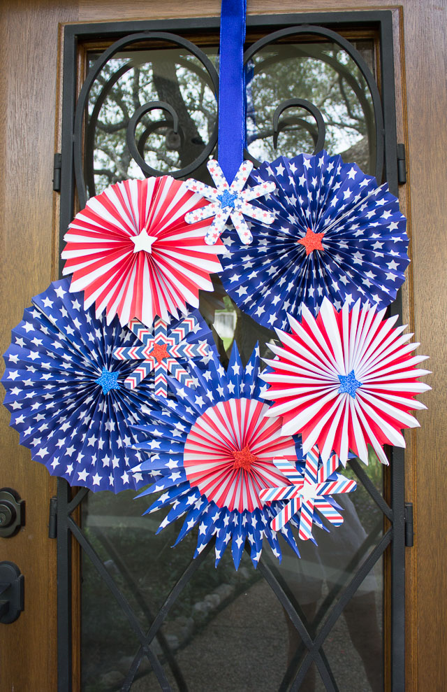 Patriotic fireworks wreath - make a big statement on your door this 4th of July!