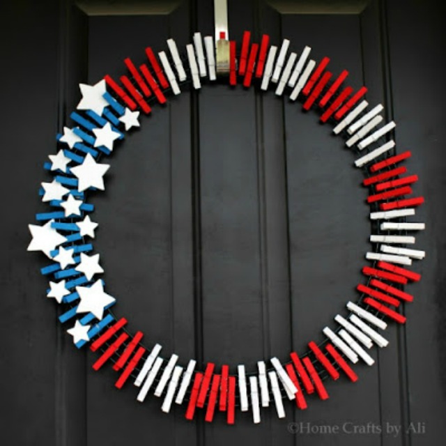 Patriotic 4th of July wreath - made from clothespins!