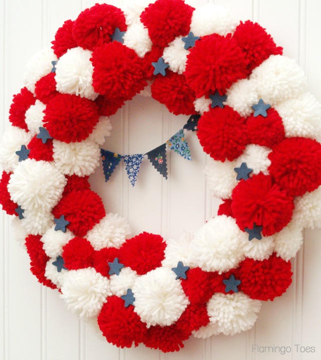 Love all the pom-poms in this patriotic 4th of July wreath!