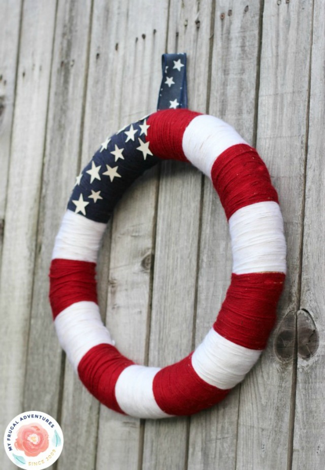 American flag yarn wreath - perfect for the 4th of July!
