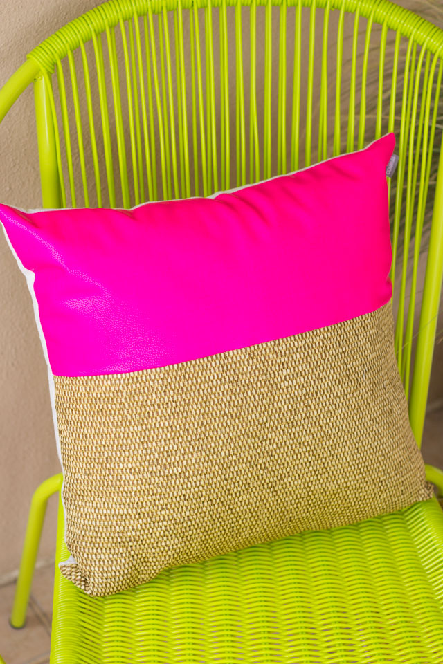 How gorgeous is this pillow that combines hot pink with a natural woven look?