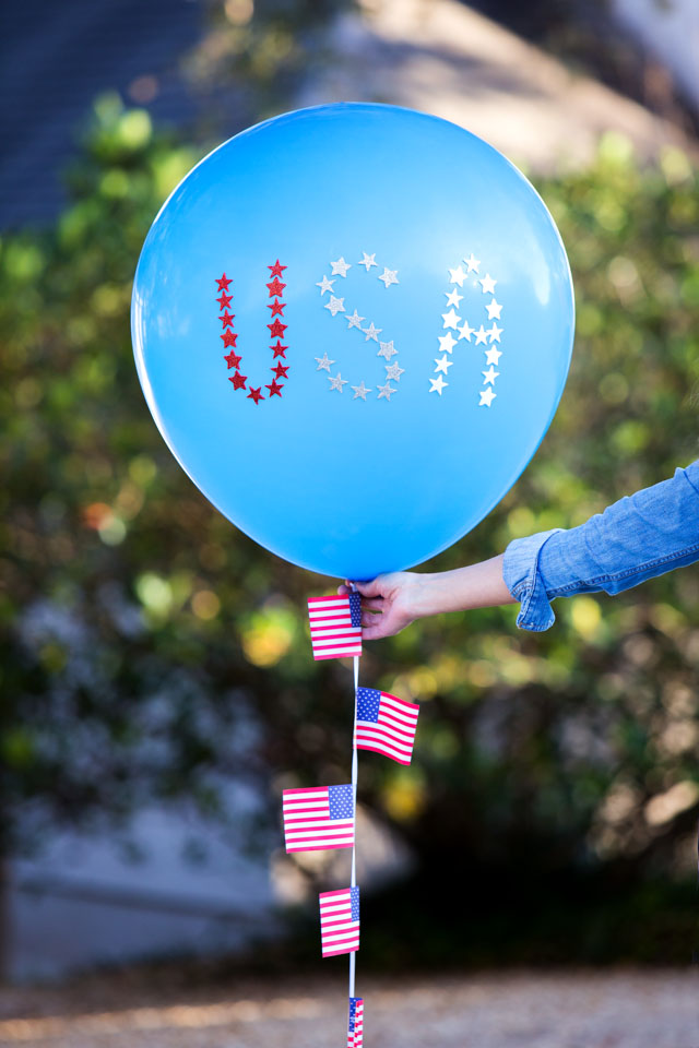 Make USA balloons for the 4th of July with star stickers!