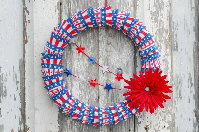 Patriotic 4th of July wreath - made from cupcake liners!