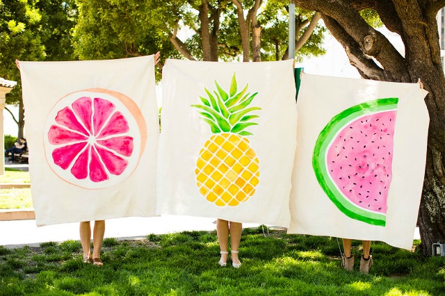 Love these DIY picnic blankets painted with tropical fruit!