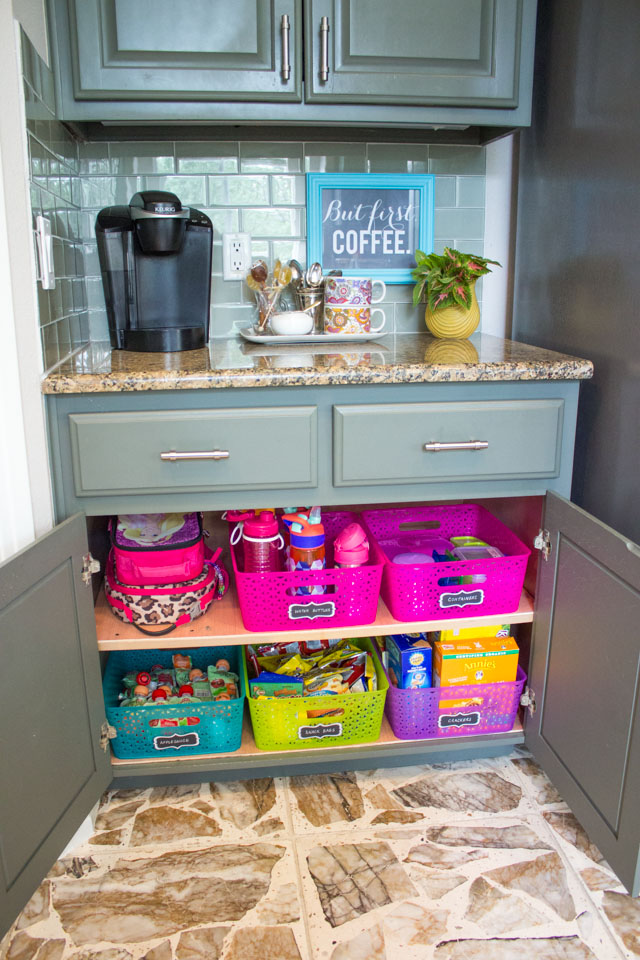 How to create a school lunch station - so handy for getting out the door in the morning!
