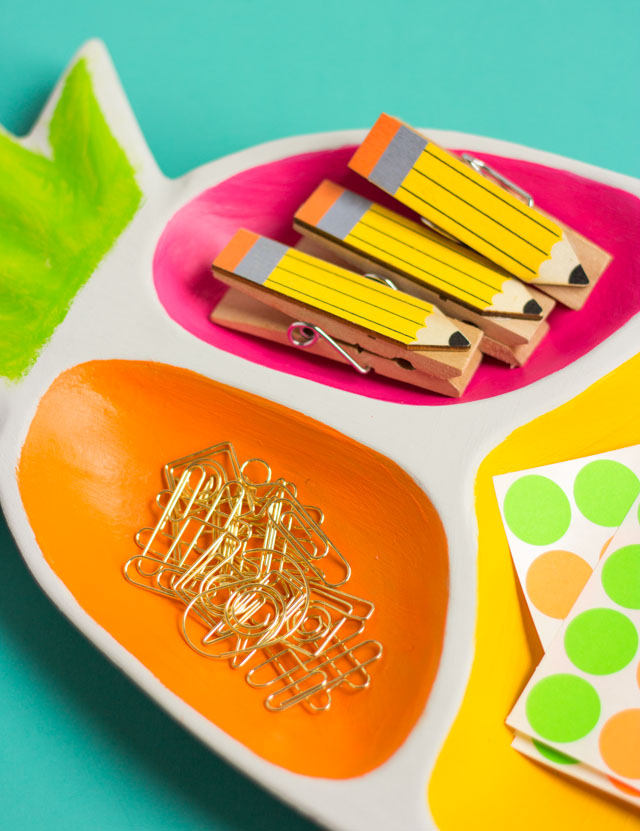 DIY pineapple desk organizer - made from a $1.50 tray from the Goodwill!