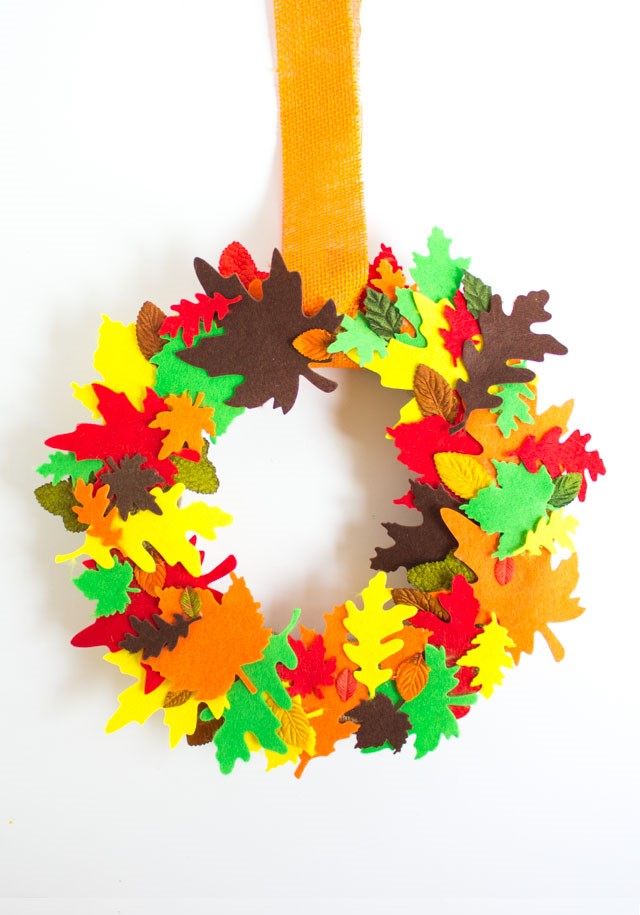 Make a Colorful Felt Leaf Wreath!