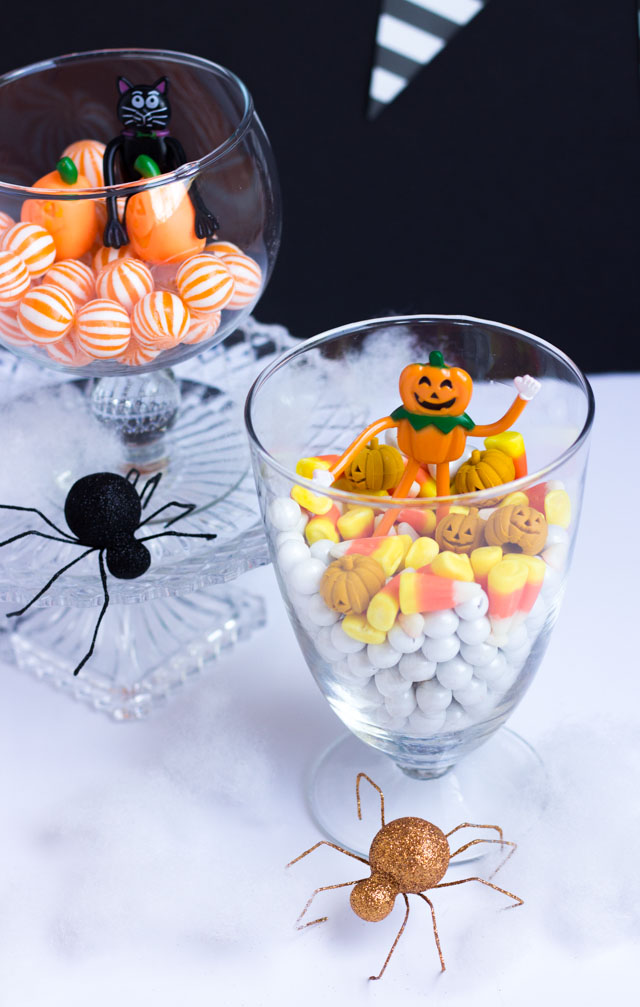 How cute are these Halloween terrariums? So easy to make!