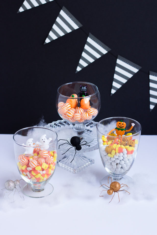 Make these DIY Halloween terrariums with Halloween candy!