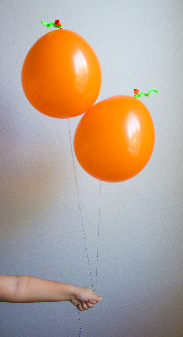 Make these DIY pumpkin balloons for simple Halloween or fall party decor! Make these DIY pumpkin balloons for simple Halloween or fall party decor!