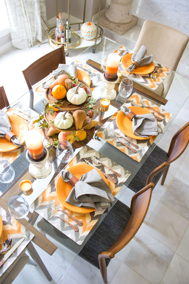 Such a pretty fall harvest themed tablescape!