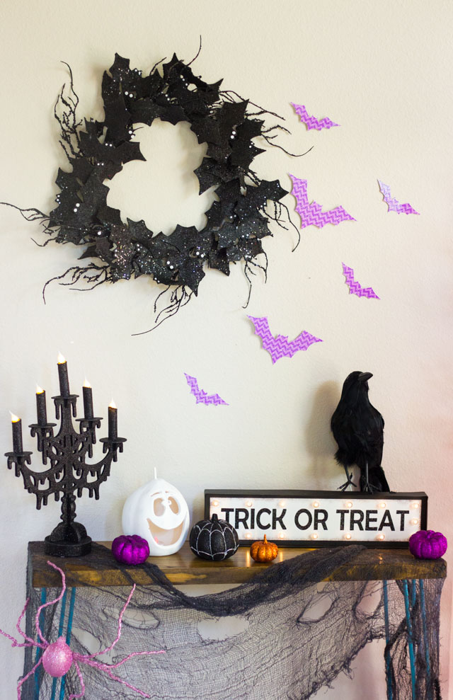 Simple decor ideas for transforming your foyer this Halloween!