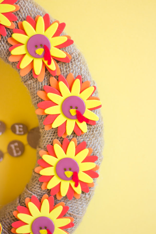 How cute are these little turkey flowers for this DIY Thanksgiving wreath?