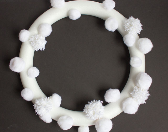 How to make a pom-pom snowball Christmas wreath