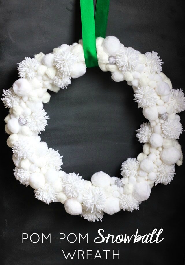 Pom pom snowball christmas wreath