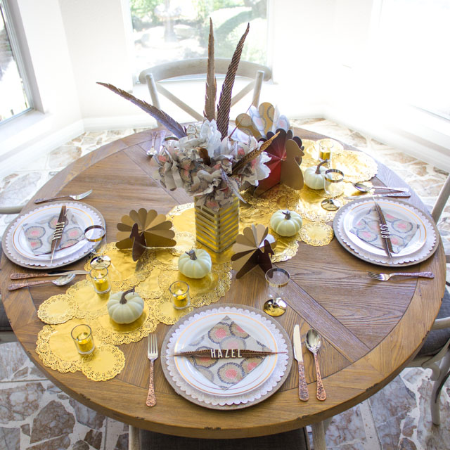 Love these simple and low cost Thanksgiving table decor ideas!