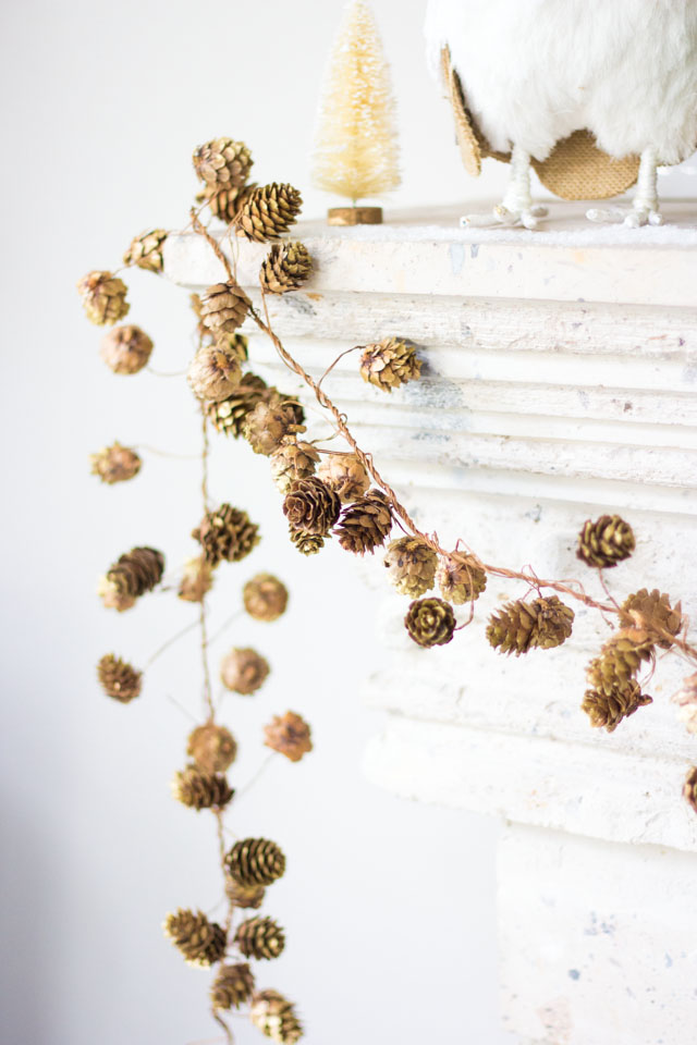 Love this pretty pinecone garland for a Christmas mantel