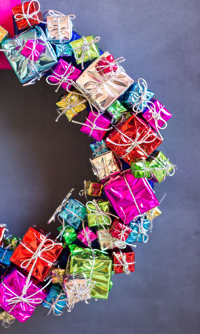 make-a-christmas-gift-wreath-design-improvised