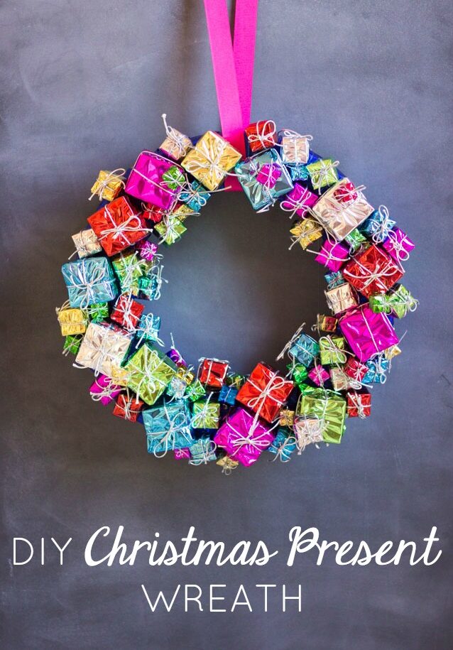 Christmas Present DIY Gift Topper Wreath - Make and Takes