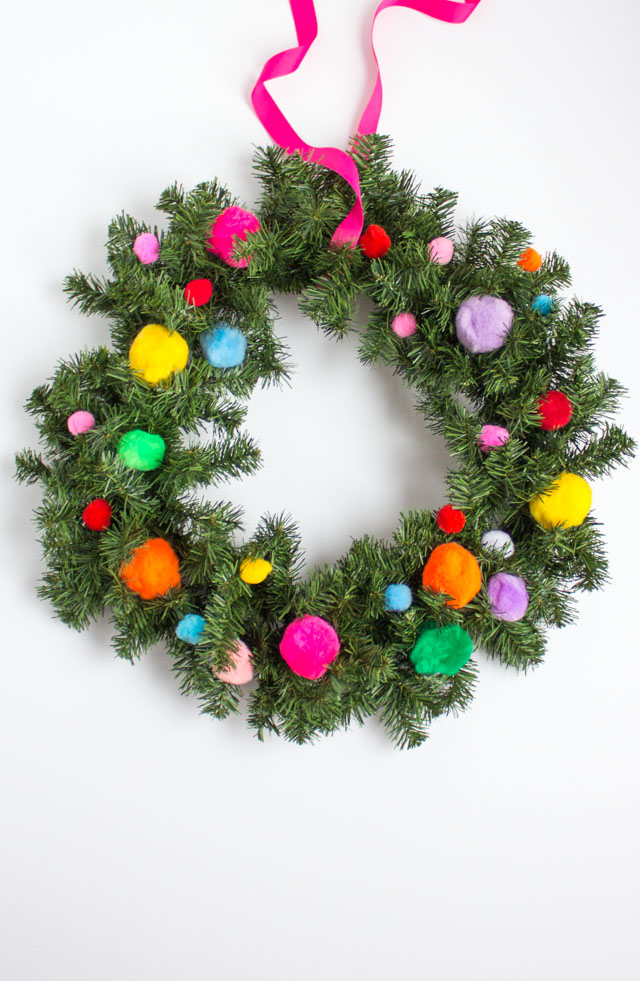 5 Minute Christmas Pom-Pom Wreath - Design Improvised