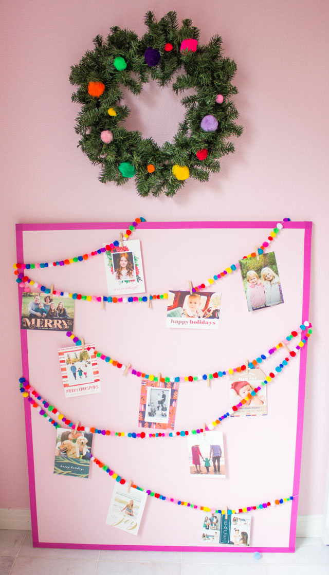 Make this sweet pom-pom garland Christmas card display! Make this sweet pom-pom garland Christmas card display!