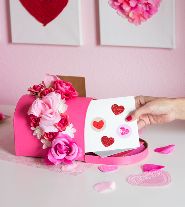 DIY floral Valentine mailbox DIY floral Valentine mailbox