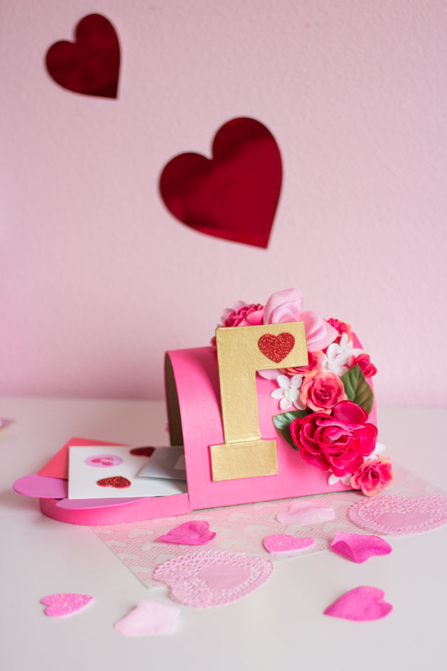 diy-floral-valentine-mailbox-design-improvised