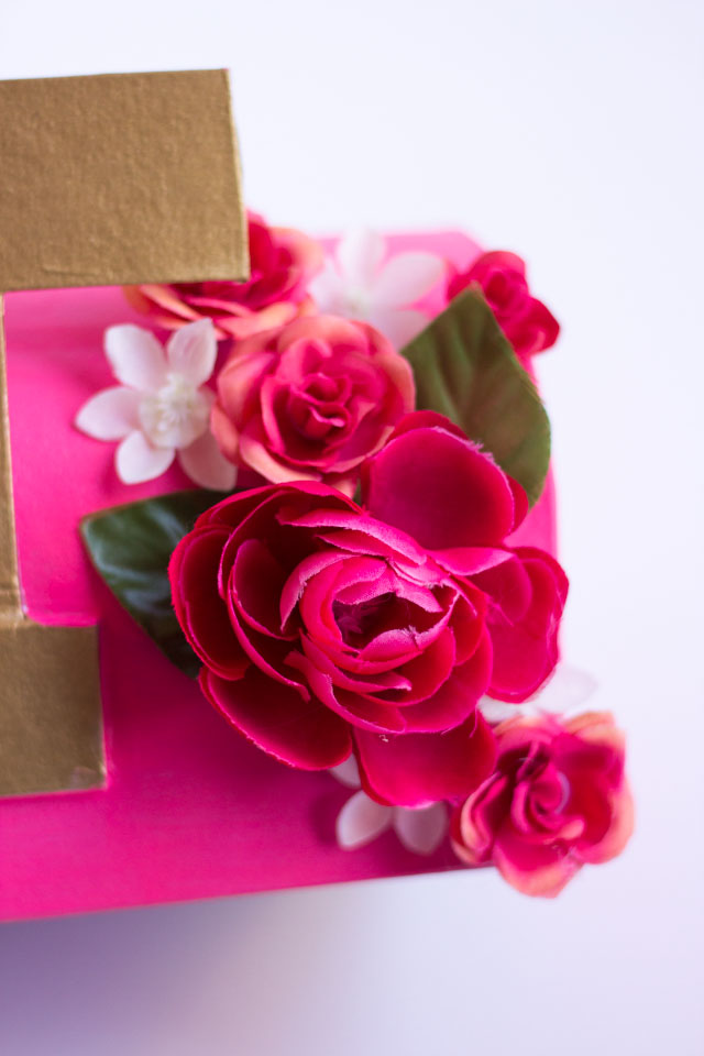 How to make a floral valentine mailbox