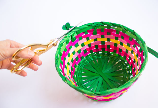 How to make colorful storage containers from Easter baskets!