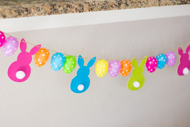 Such a cute DIY Easter egg and bunny garland!