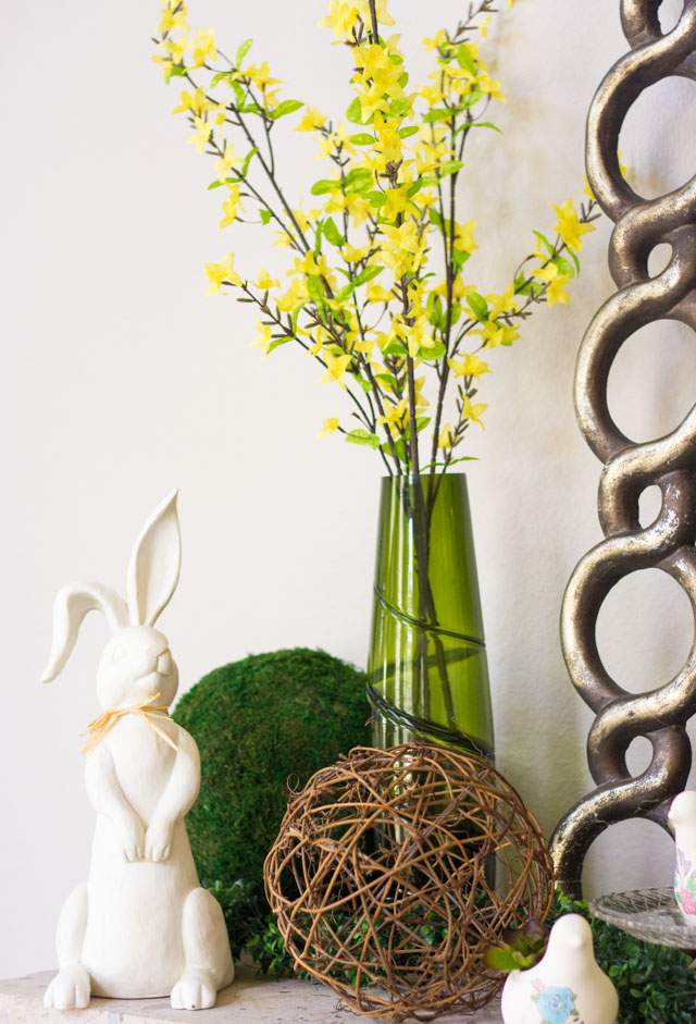 Love these spring mantel decor ideas!