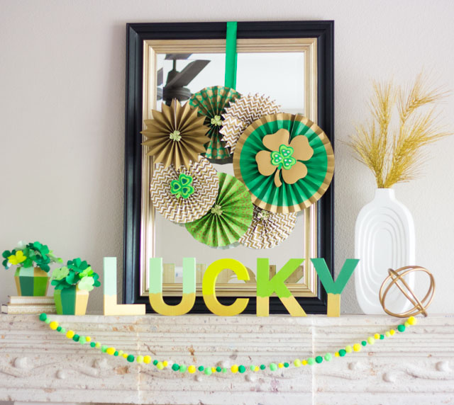 Love all the St. Patrick's Day craft ideas in this mantel!