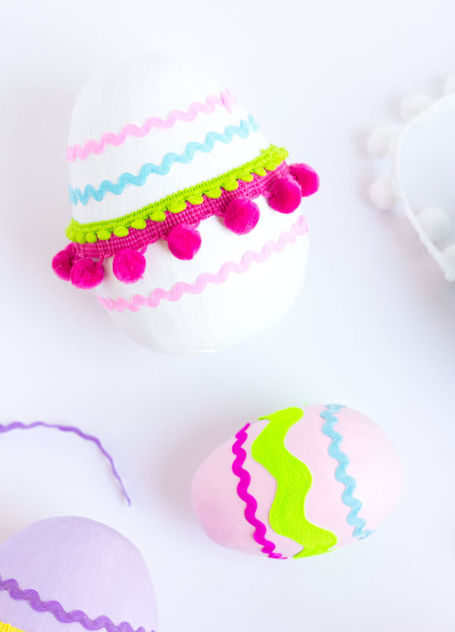 Love these giant Easter eggs decorated with rick rack and pom pom trim!