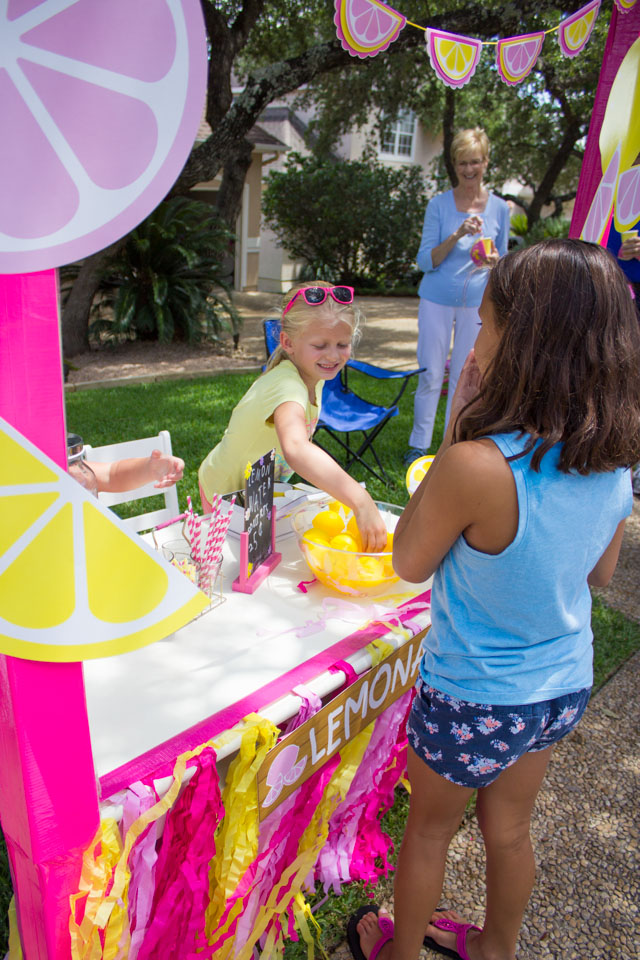 The Best Sparkling Pink Lemonade