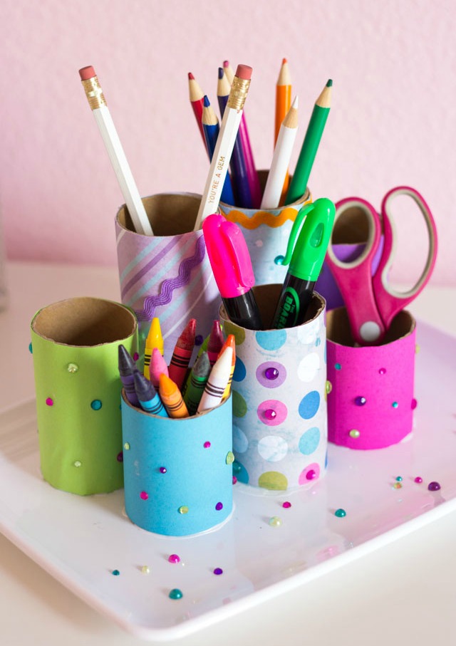 DIY Toilet Paper Storage Using a Glass Vase - Design Improvised