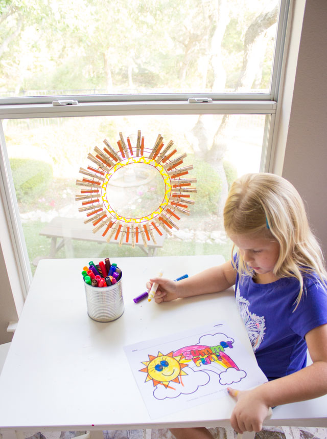 Make a summer bucket list wreath out of clothespins! It turns into a sunshine when you have crossed everything off your list!