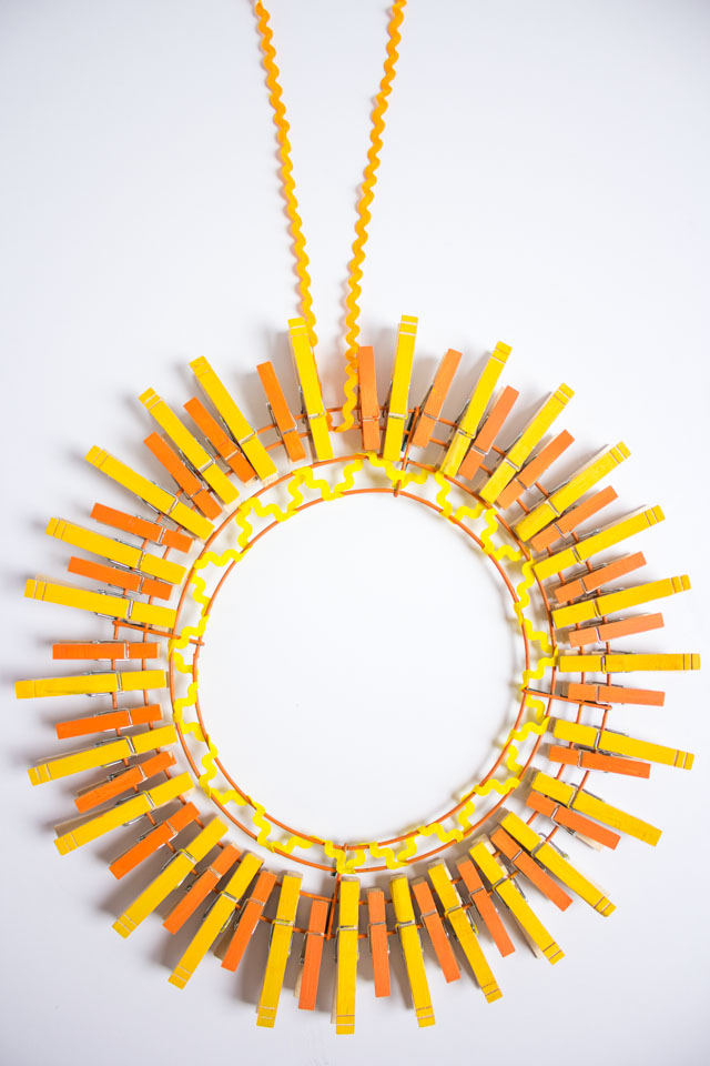 Make a summer bucket list wreath out of clothespins! It turns into a sunshine when you have crossed everything off your list!