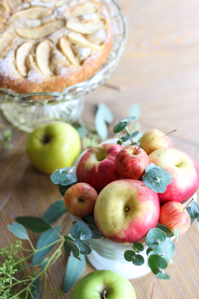 How to decorate your fall table with apples!