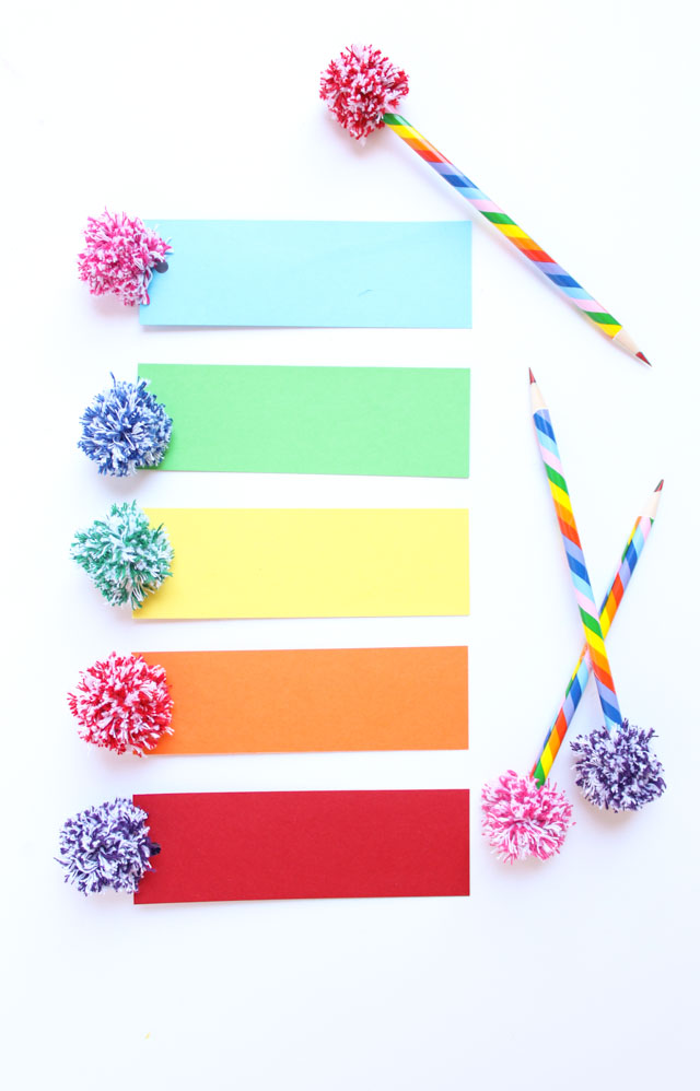 The cutest baker's twine pom-poms - perfect for bookmarks and pencil toppers! The cutest baker's twine pom-poms - perfect for bookmarks and pencil toppers!