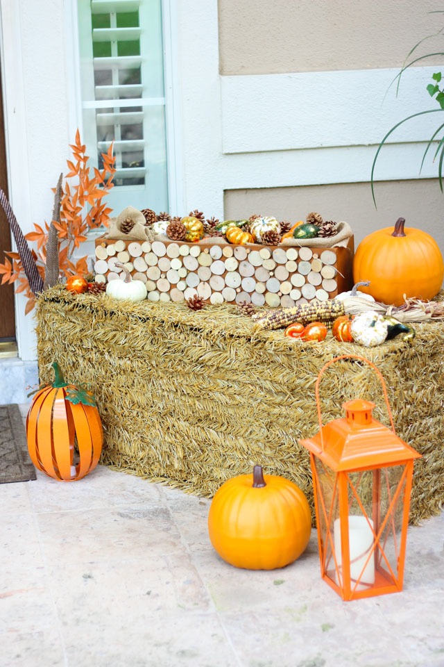 Love this faux hay bale for easy fall decor! Collapse and store it for next fall!