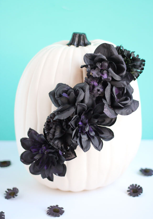 Black flower halloween pumpkin