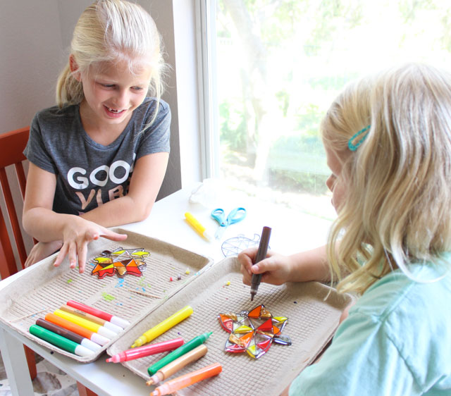 Fun fall kids craft idea - make fall leaf suncatchers!