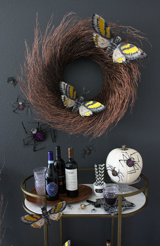 Love this insect themed Halloween decor!