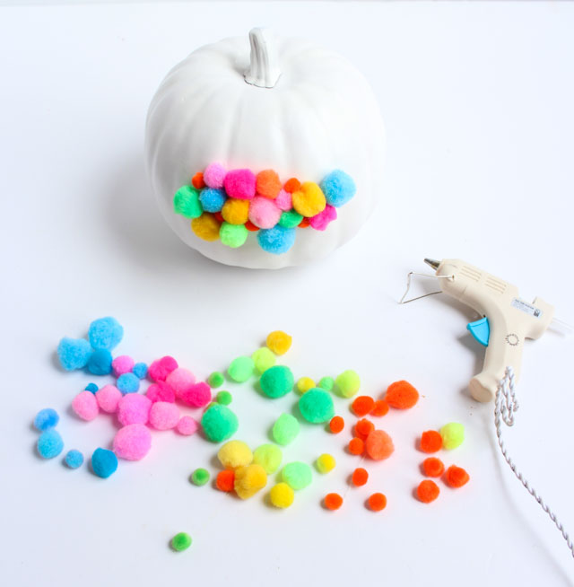 How to make pom-pom pumpkins