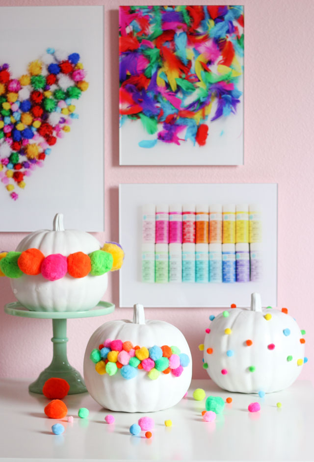 Love these pom-pom decorated pumpkins! Love these pom-pom decorated pumpkins!