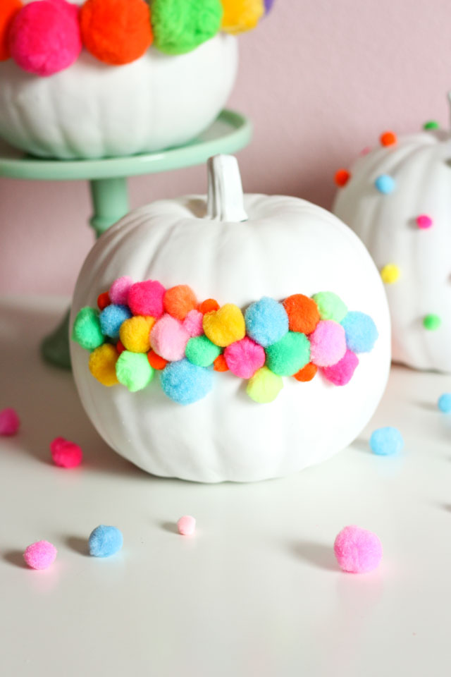 Love these pom-pom decorated pumpkins!