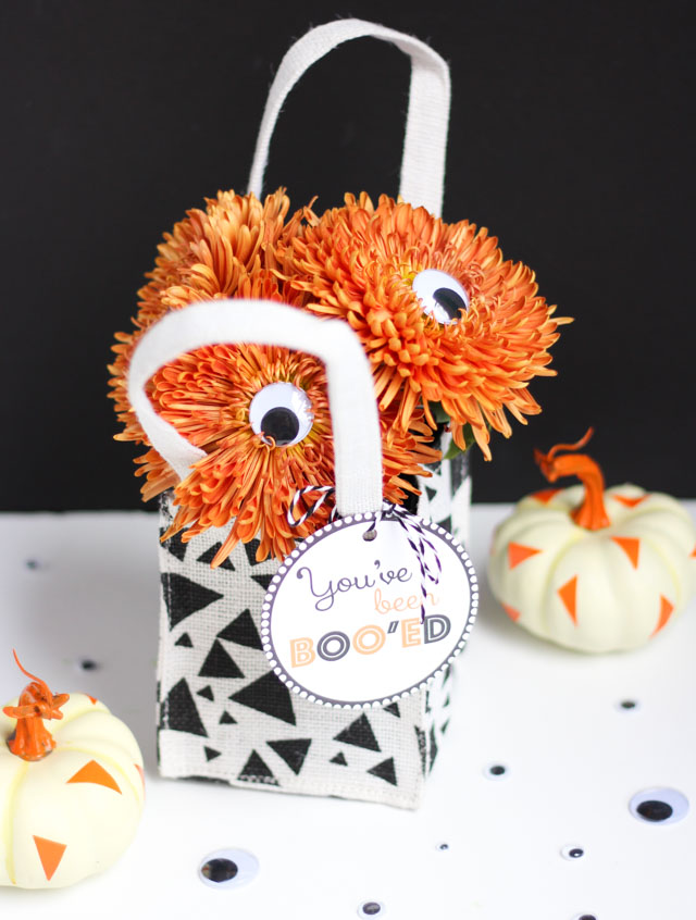 A googly eye Halloween bouquet - a fun way to say "You've Been Boo'ed!"
